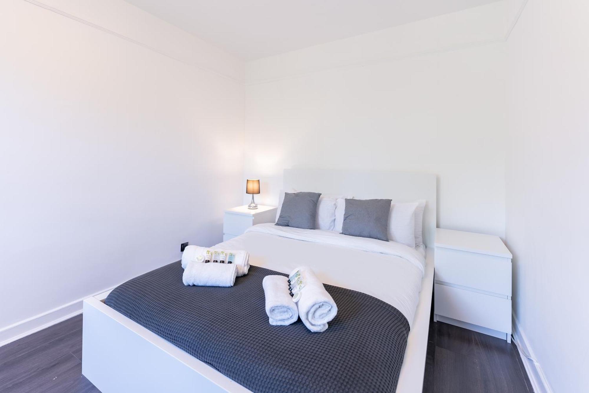 Luxury 3 Bedroom Flat With Balcony In Westbourne Park Лондон Екстер'єр фото
